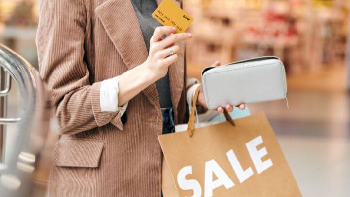 woman shopping sale Discover the intriguing link between women and the psychology of spending. Learn how emotions, wellbeing, and society influence financial habits.